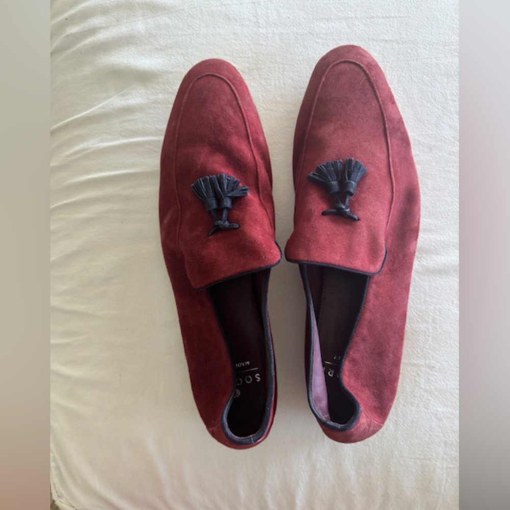 NEVER WORN: suede burgundy loafers with tassels